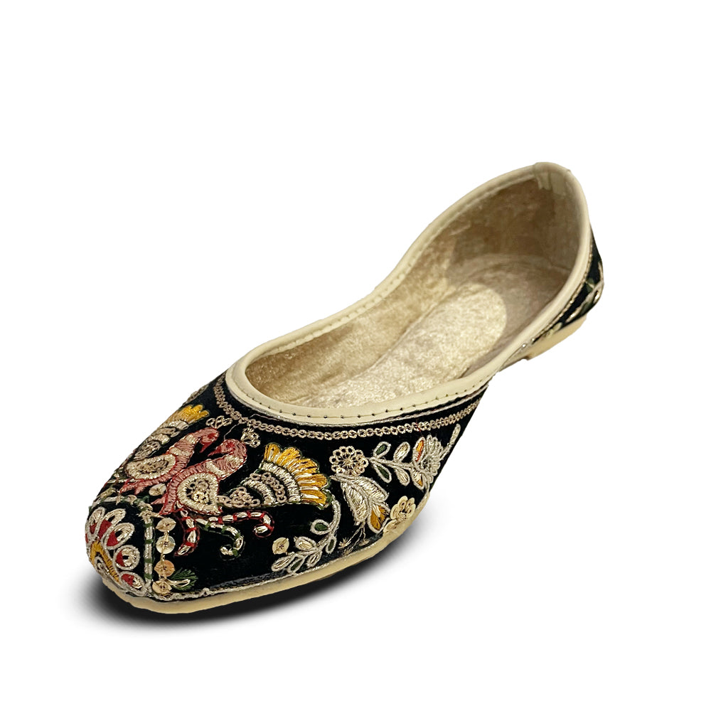 Kadhai Thread Work Punjabi Jutti