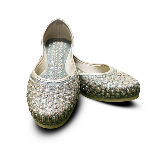 Pastel Green Punjabi Jutti – Handcrafted Ethnic Footwear for Women
