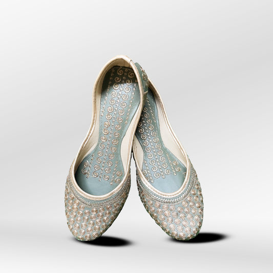 Pastel Green Punjabi Jutti – Handcrafted Ethnic Footwear for Women