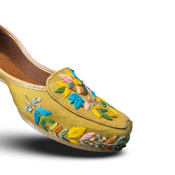 steploom women’s loafer style punjabi jutti | handcrafted embroidered ethnic mojari | soft cushion footbed | traditional casual wear for weddings & festive outfits